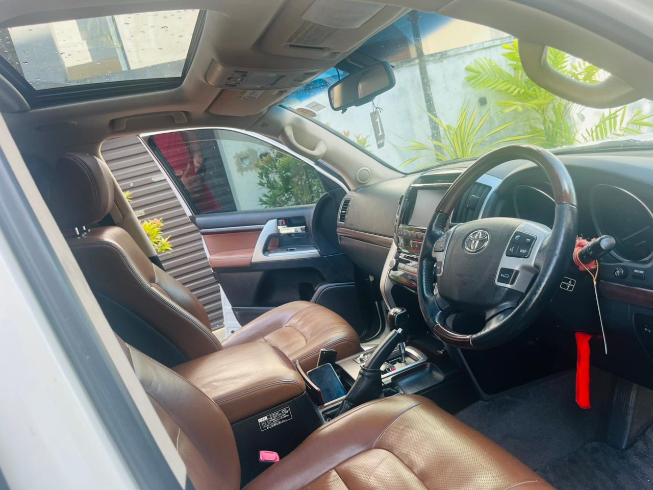 Toyota Land Cruiser 2015 - பயன்படுத்தப்பட்டது SUV sale in Sri Lanka - patpat.lk