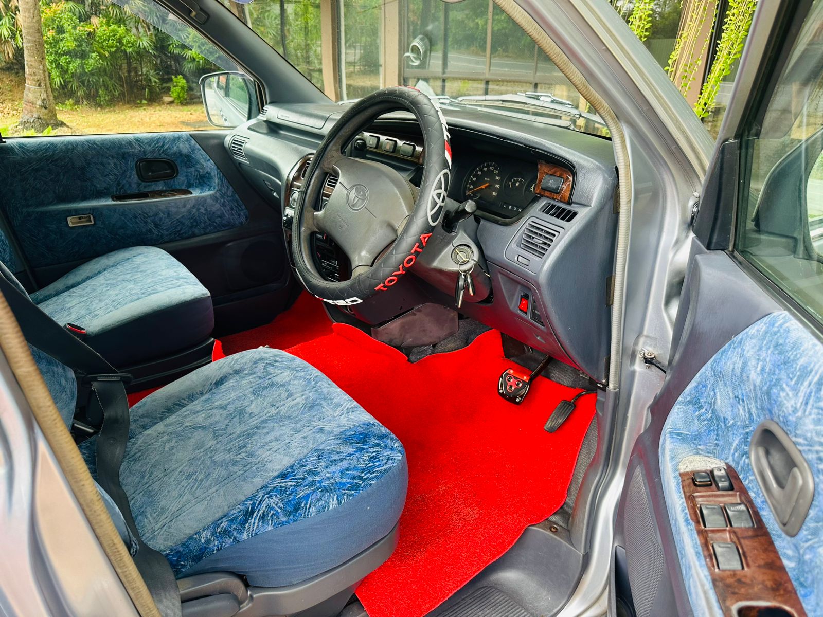 Toyota NOHA 1999 - பயன்படுத்தப்பட்டது வேன் sale in Sri Lanka - patpat.lk