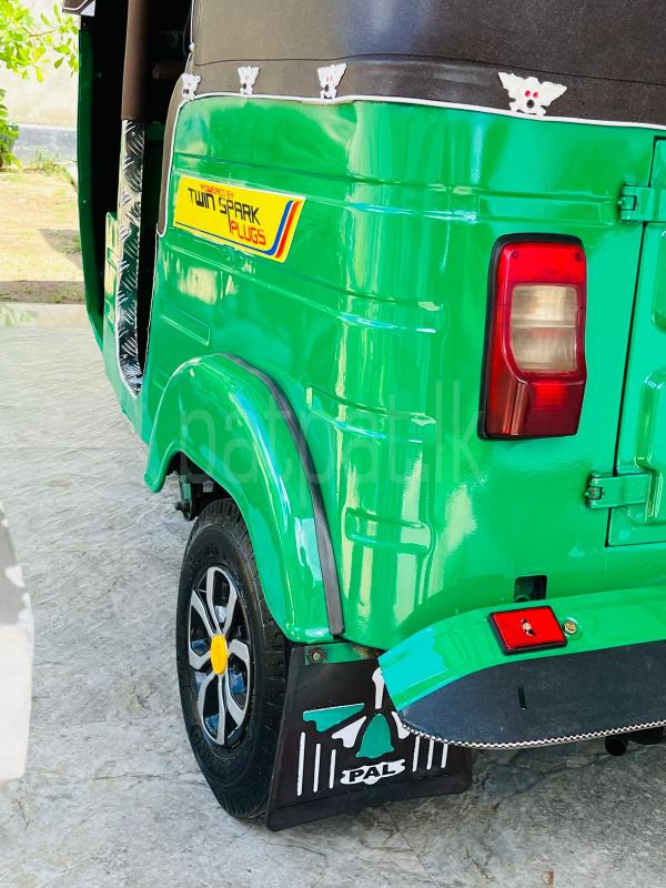 Bajaj Three Wheel 2015 - Reconditioned Three wheeler sale in Sri Lanka - patpat.lk