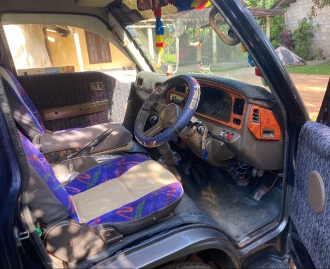 Nissan Caravan 1993 - Used Van sale in Sri Lanka - patpat.lk