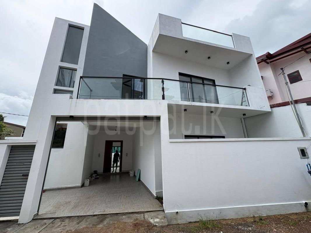 House for Sale in Athurugiriya