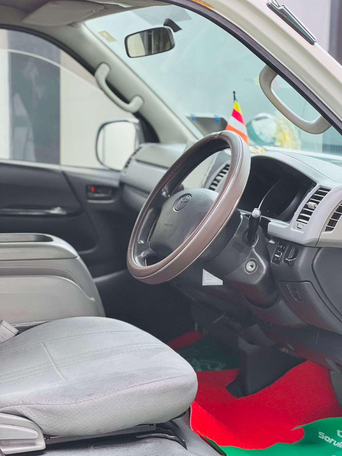 Toyota Hiace 2006 - Used Van sale in Sri Lanka - patpat.lk