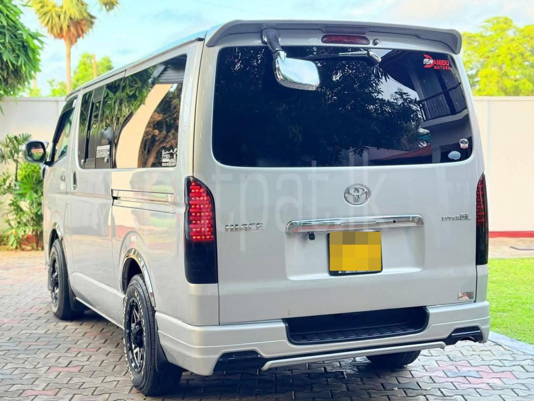 Toyota Hiace 2005 - பயன்படுத்தப்பட்டது வேன் sale in Sri Lanka - patpat.lk