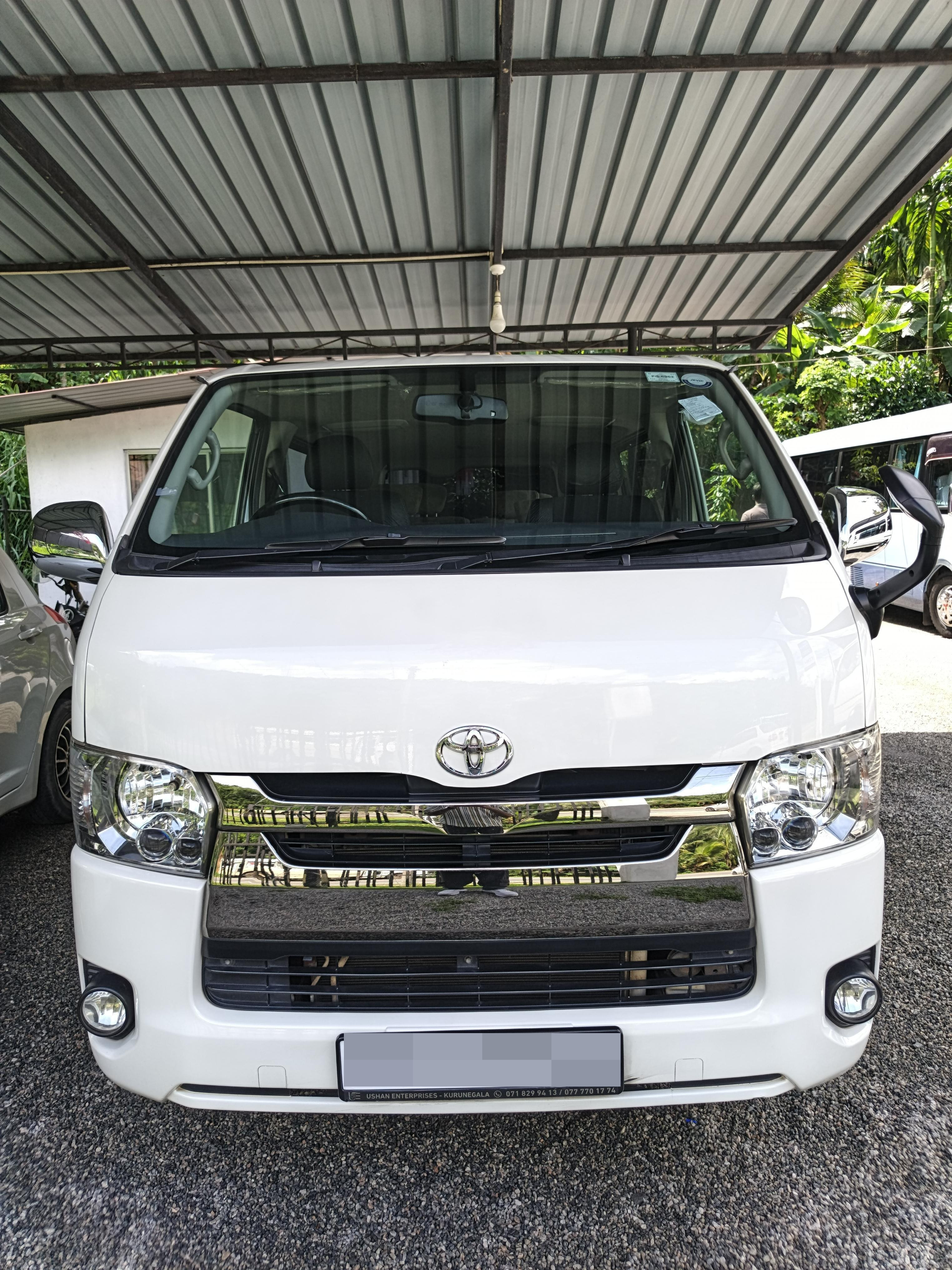 Toyota Hiace 2015 - பயன்படுத்தப்பட்டது வேன் sale in Sri Lanka - patpat.lk
