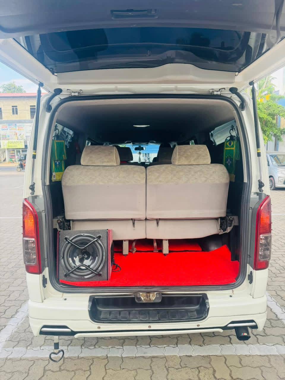 Toyota Hiace 2012 - பயன்படுத்தப்பட்டது வேன் sale in Sri Lanka - patpat.lk