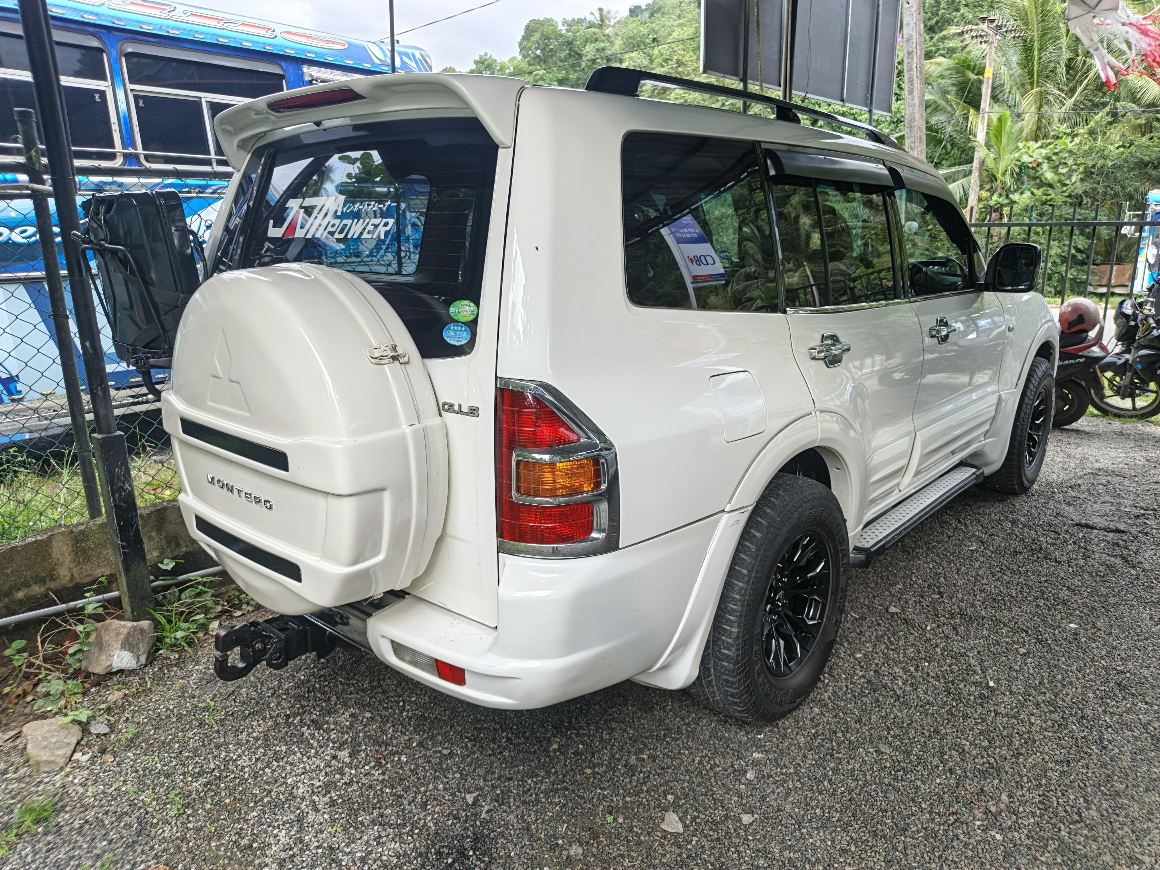 Mitsubishi Montero Sport 2000 - භාවිතා කරන ලද SUV රථය sale in Sri Lanka - patpat.lk