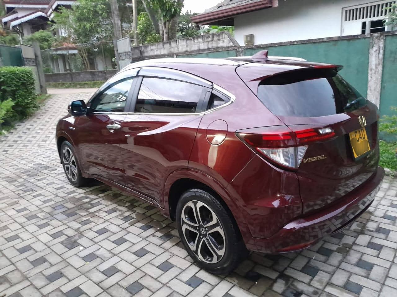 Honda Vezel 2014 - Used SUV sale in Sri Lanka - patpat.lk