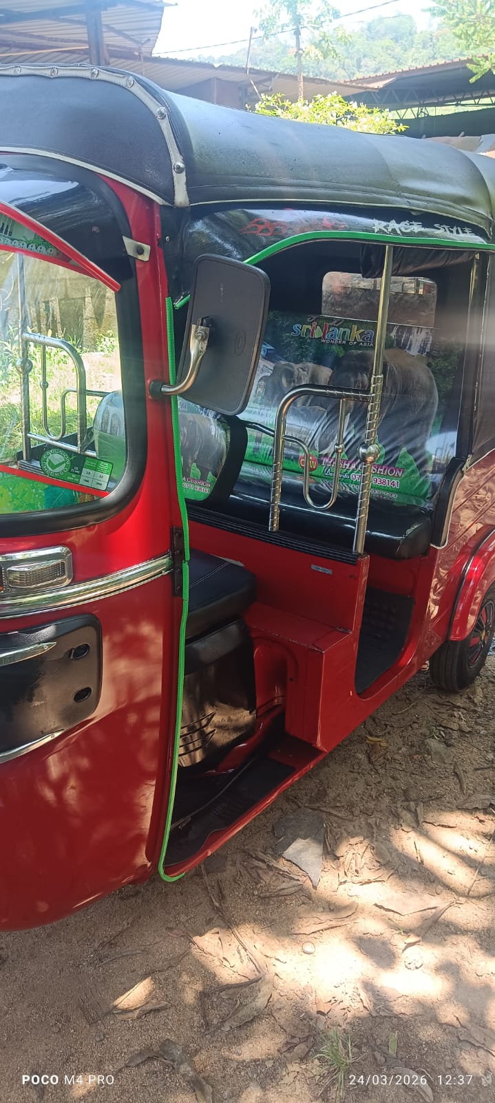 Bajaj Three Wheel 2015 - பயன்படுத்தப்பட்டது முச்சக்கர வண்டி sale in Sri Lanka - patpat.lk