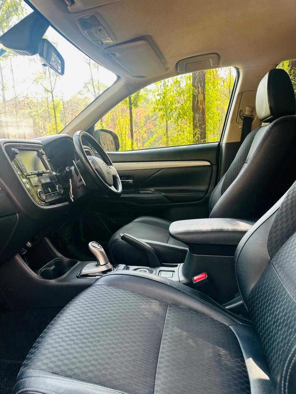 Mitsubishi Outlander 2014 - பயன்படுத்தப்பட்டது SUV sale in Sri Lanka - patpat.lk