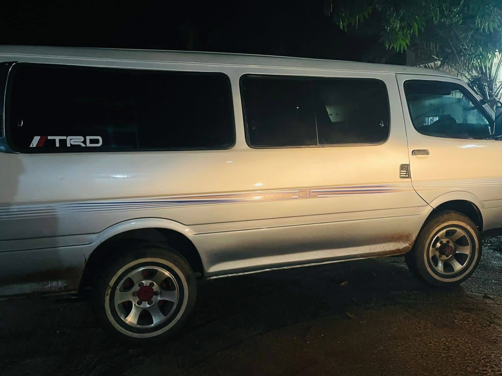 Toyota Hiace 2000 - பயன்படுத்தப்பட்டது வேன் sale in Sri Lanka - patpat.lk