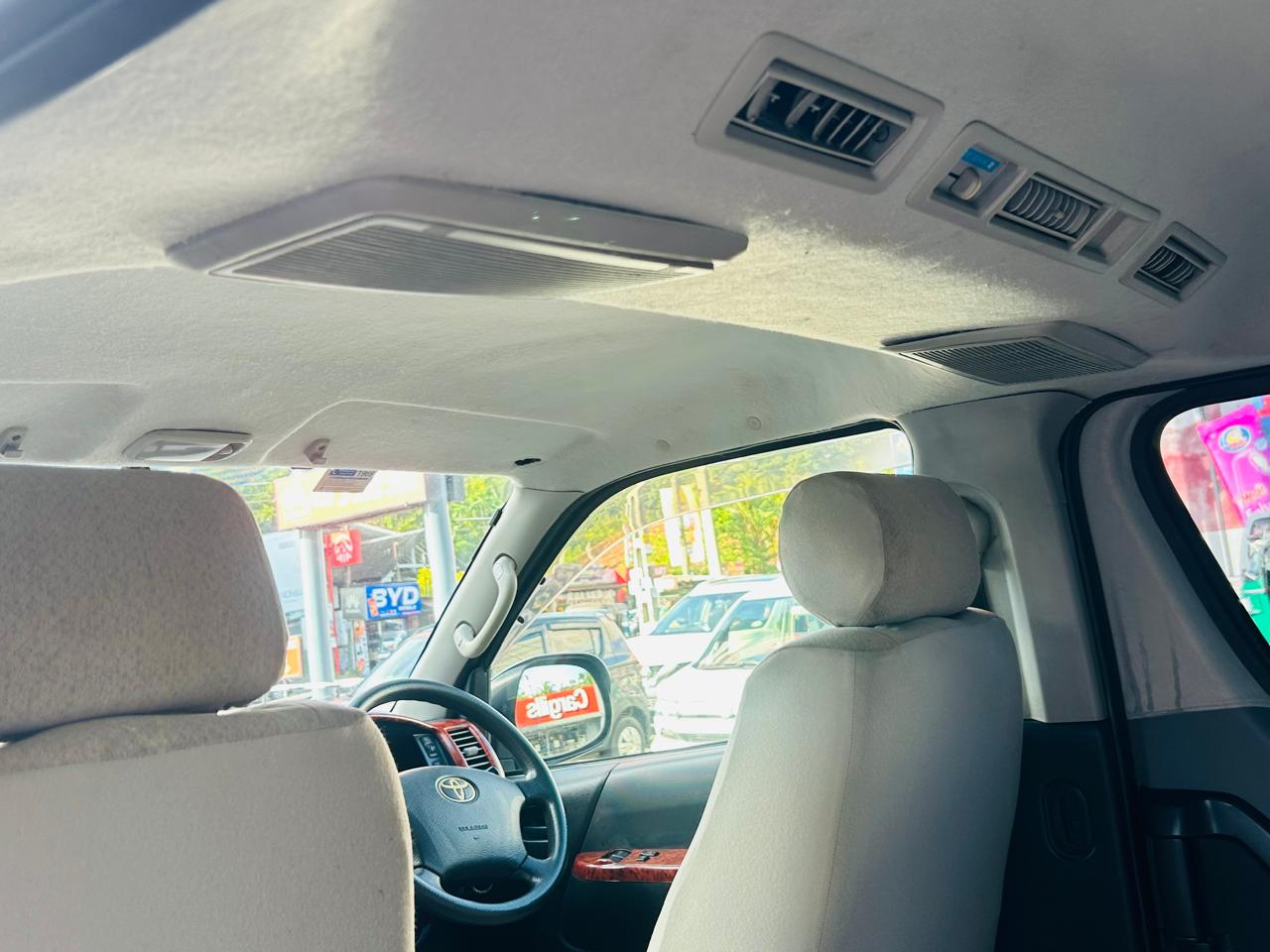 Toyota Hiace 2012 - பயன்படுத்தப்பட்டது வேன் sale in Sri Lanka - patpat.lk