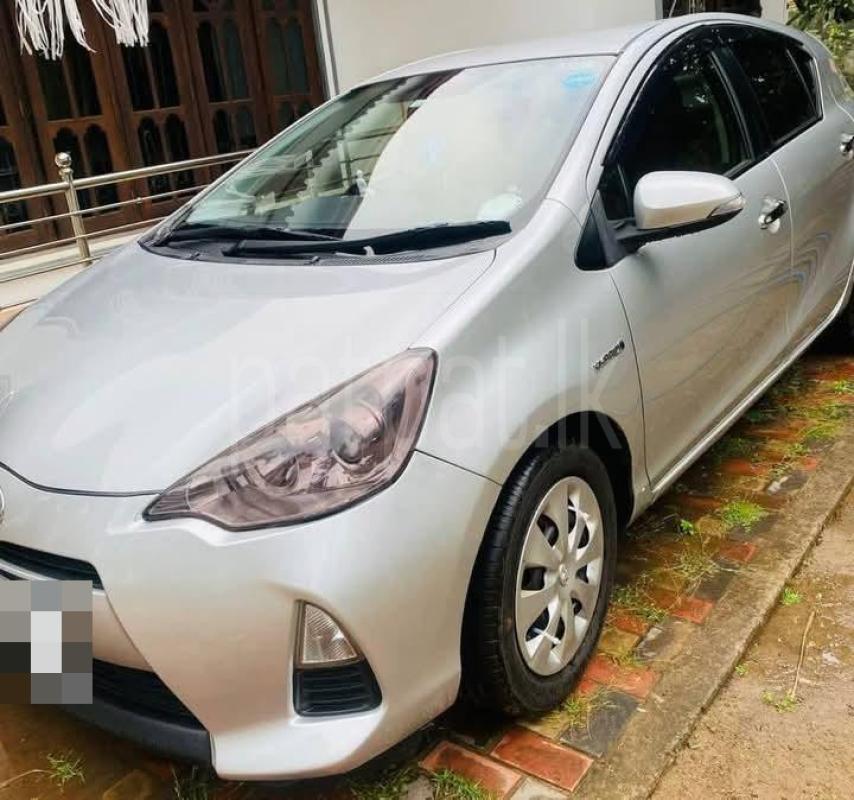 Toyota Aqua 2012 - பயன்படுத்தப்பட்டது கார் sale in Sri Lanka - patpat.lk