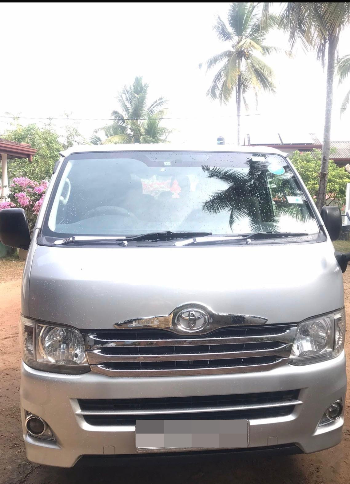Toyota Hiace 2011 - பயன்படுத்தப்பட்டது வேன் sale in Sri Lanka - patpat.lk