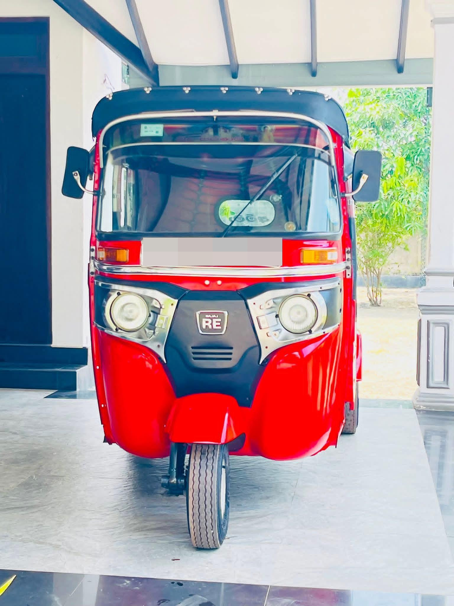 Bajaj Three Wheel 2019 ads-image-1