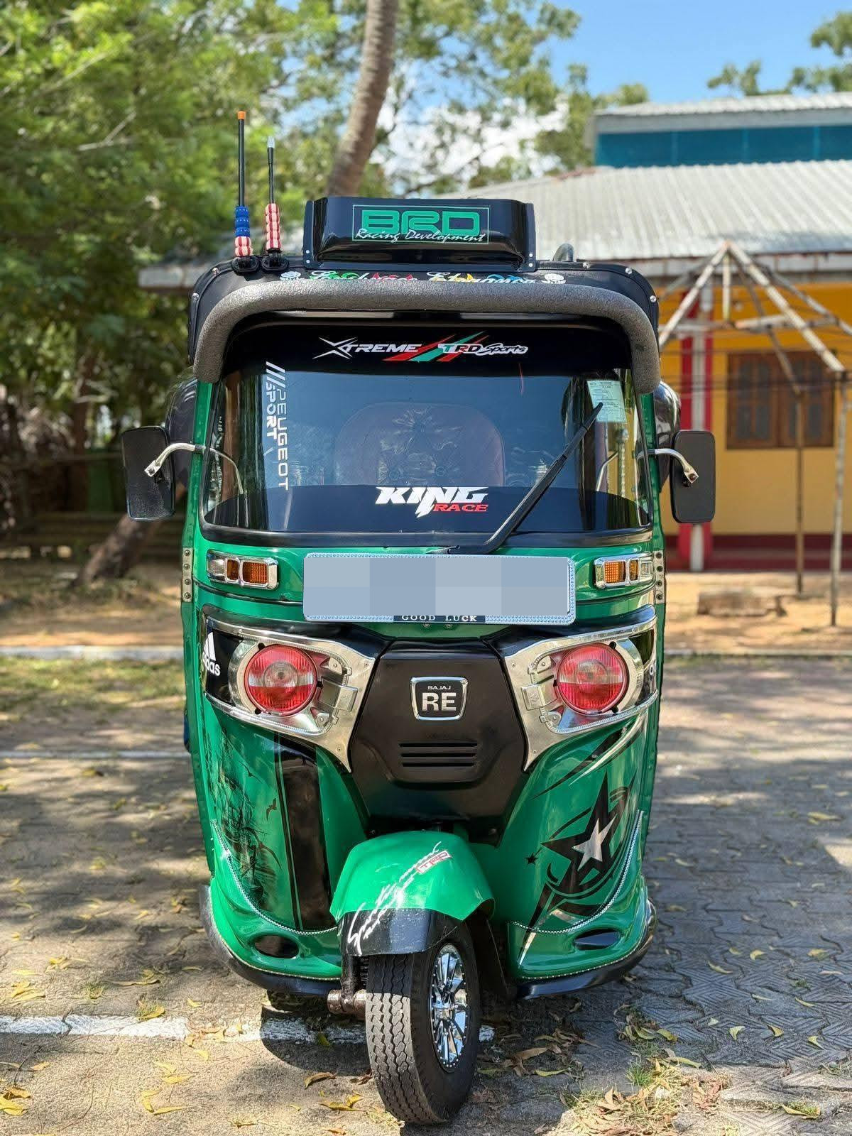 Bajaj Three Wheel 2016 ads-image-1