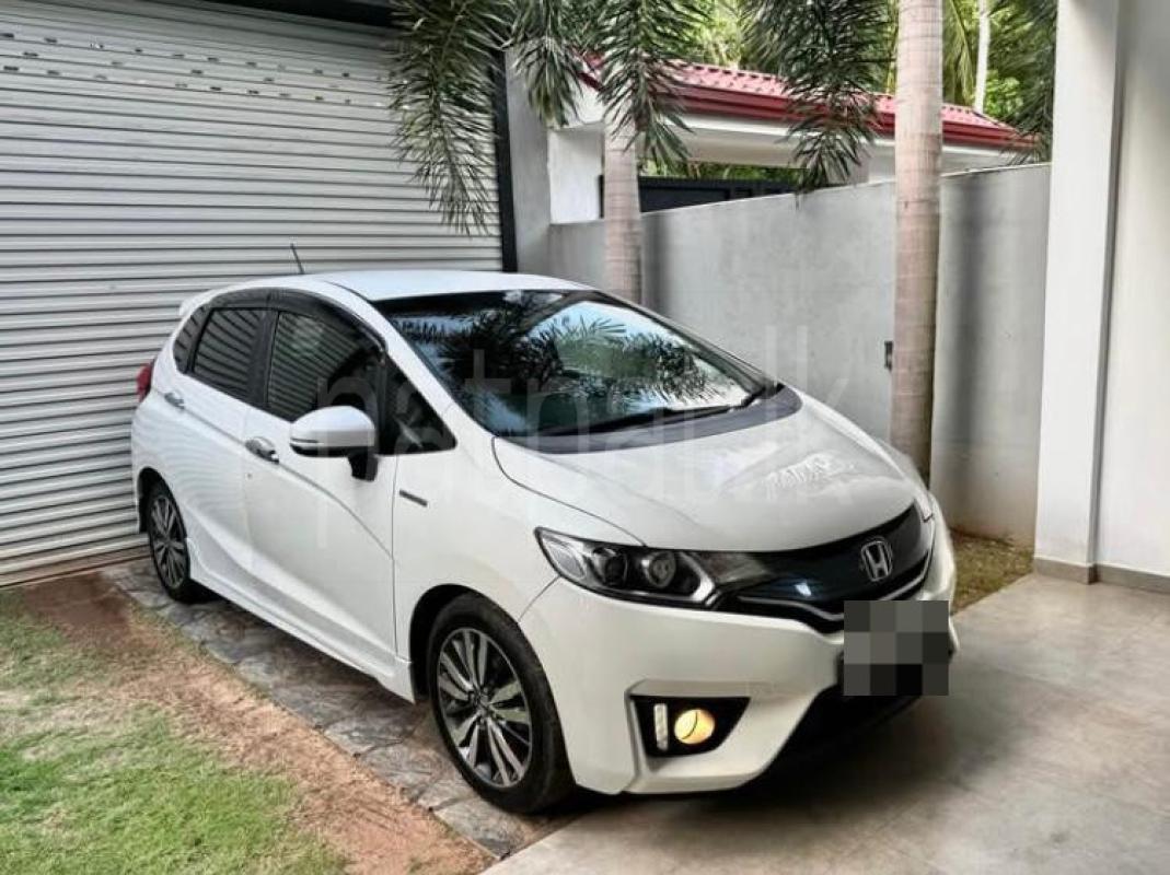 Honda FIT S HYBRID 2015 - භාවිතා කරන ලද කාර් sale in Sri Lanka - patpat.lk