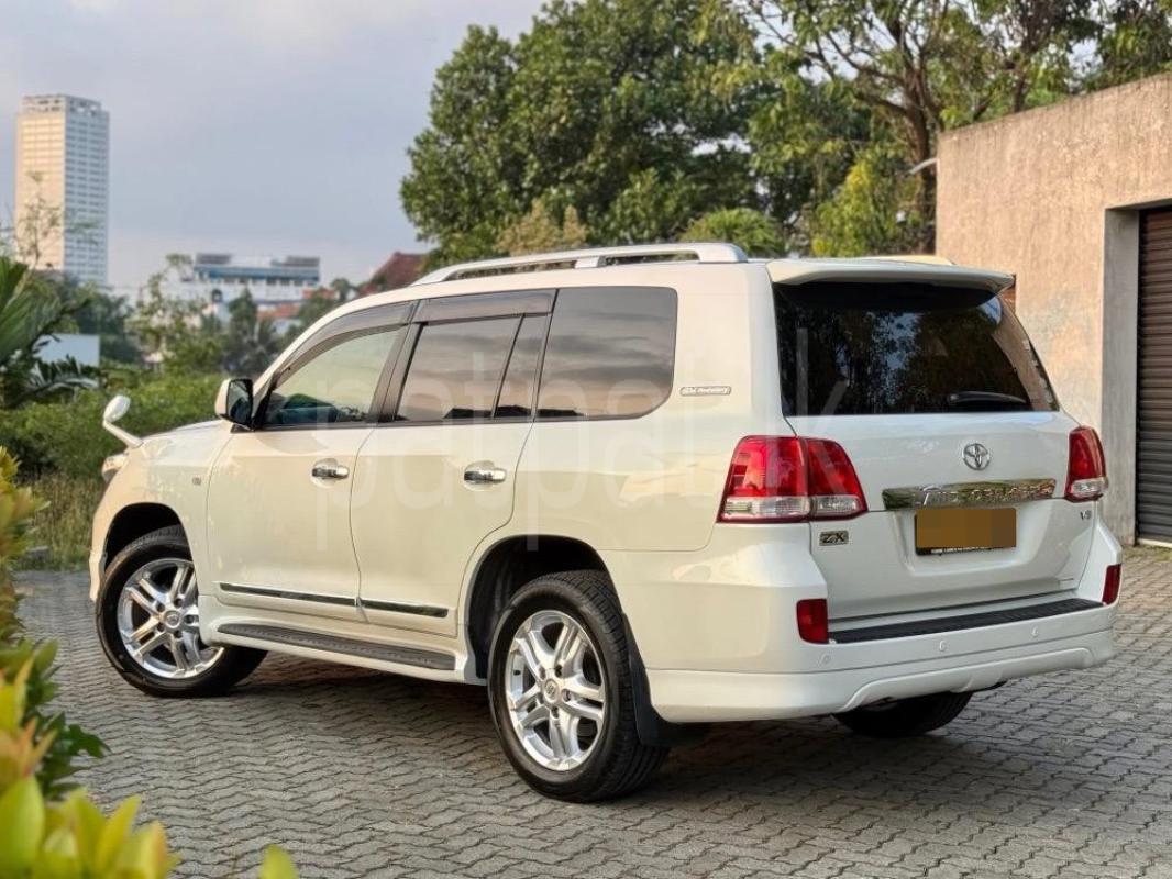 Toyota Land Cruiser 2010 - பயன்படுத்தப்பட்டது SUV sale in Sri Lanka - patpat.lk