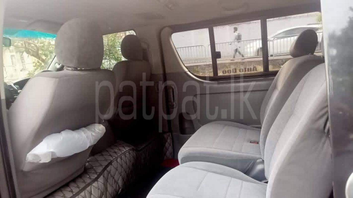 Toyota Hiace 2012 - பயன்படுத்தப்பட்டது வேன் sale in Sri Lanka - patpat.lk