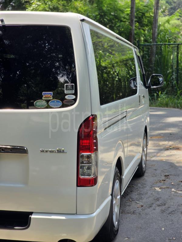 Toyota Hiace 2015 - பயன்படுத்தப்பட்டது வேன் sale in Sri Lanka - patpat.lk