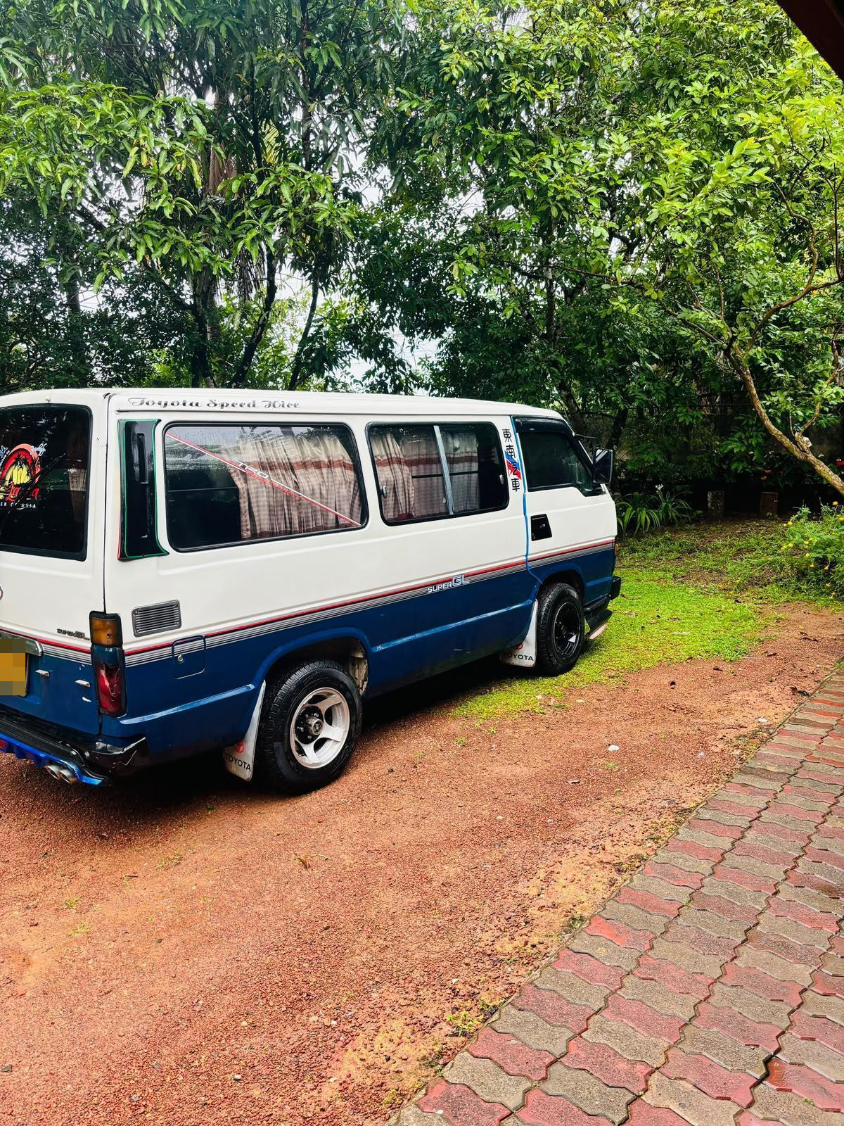 Toyota Hiace 1989 - பயன்படுத்தப்பட்டது வேன் sale in Sri Lanka - patpat.lk