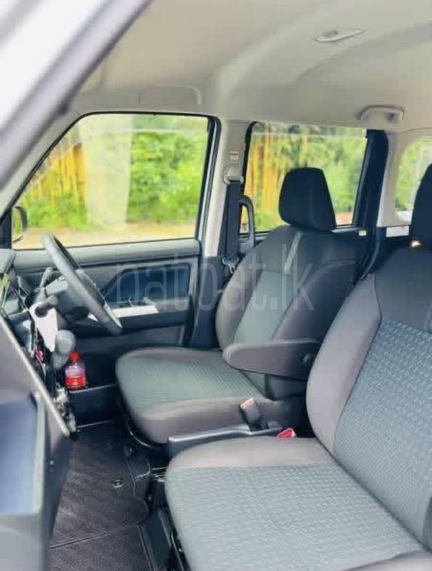 Toyota Roomy 2023 - சான்றளிக்கப்பட்டது வேன் sale in Sri Lanka - patpat.lk