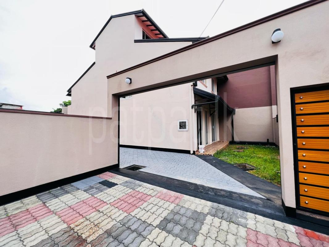 House for Sale in Talawatugoda ads-image-1