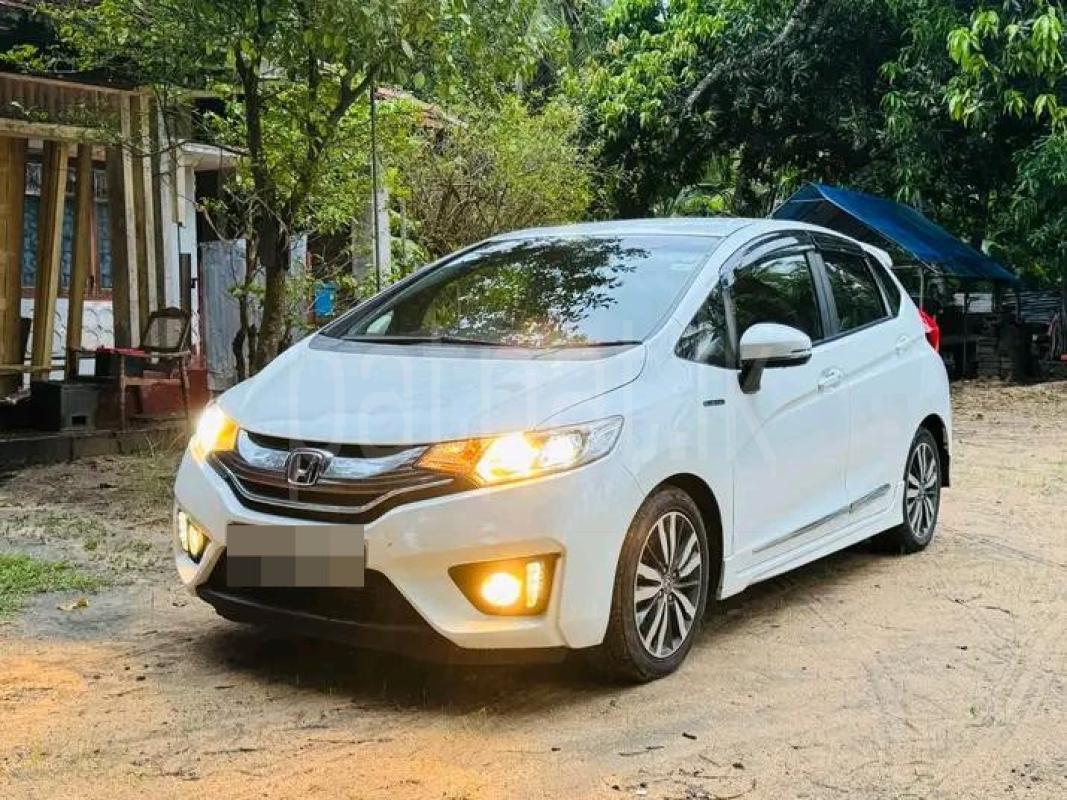 Honda Fit 2015 - பயன்படுத்தப்பட்டது கார் sale in Sri Lanka - patpat.lk