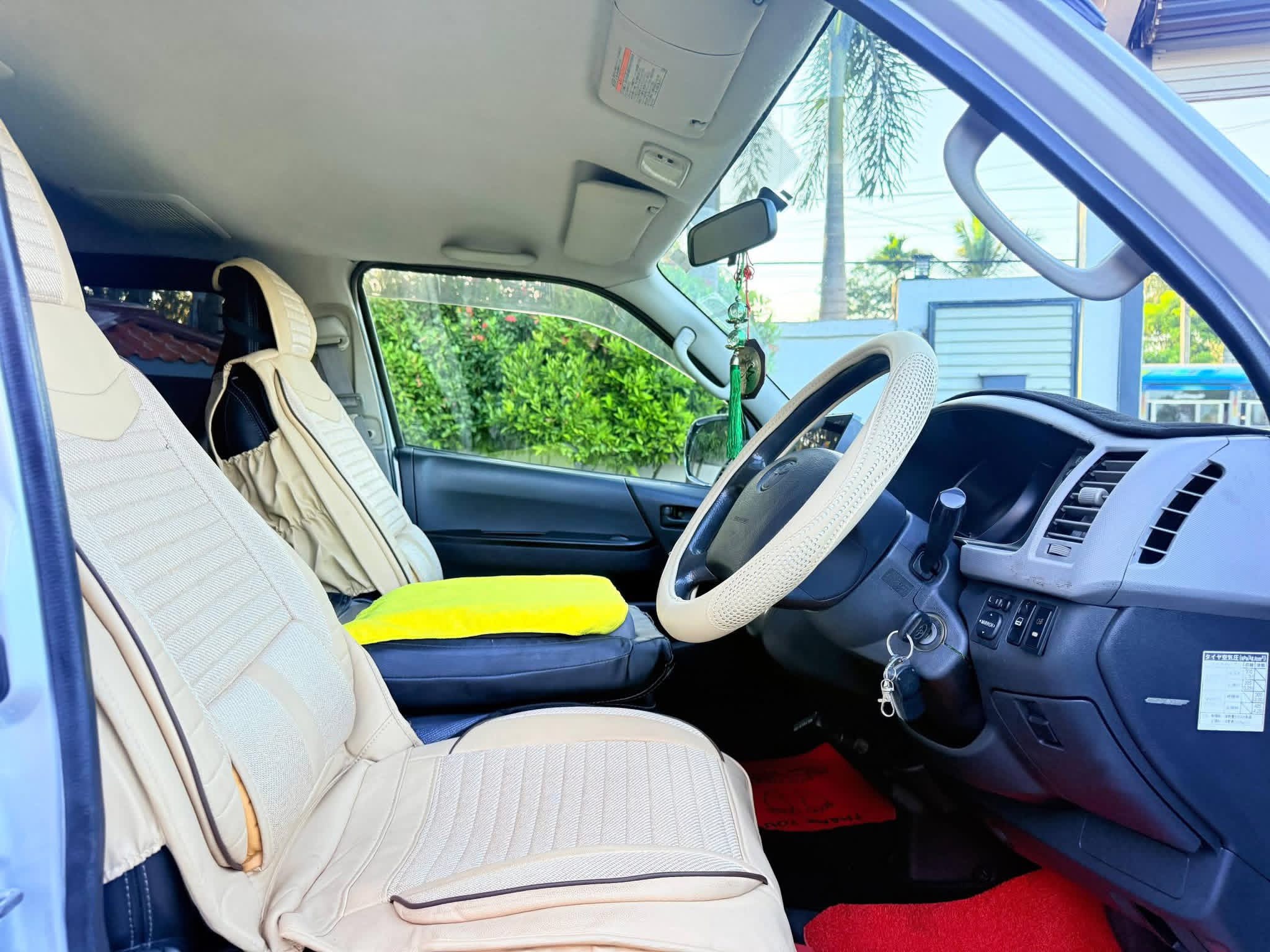 Toyota Hiace 2006 - பயன்படுத்தப்பட்டது வேன் sale in Sri Lanka - patpat.lk