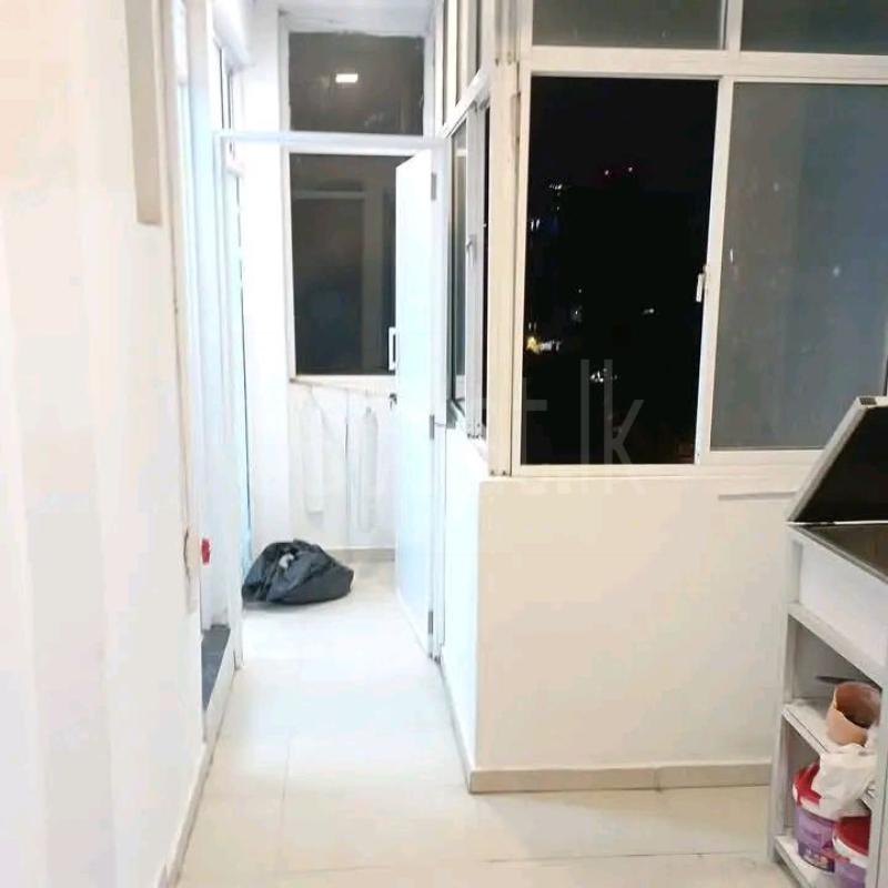 Semi Luxury Apartment for Sale in Bambalapitiya (Colombo 04)