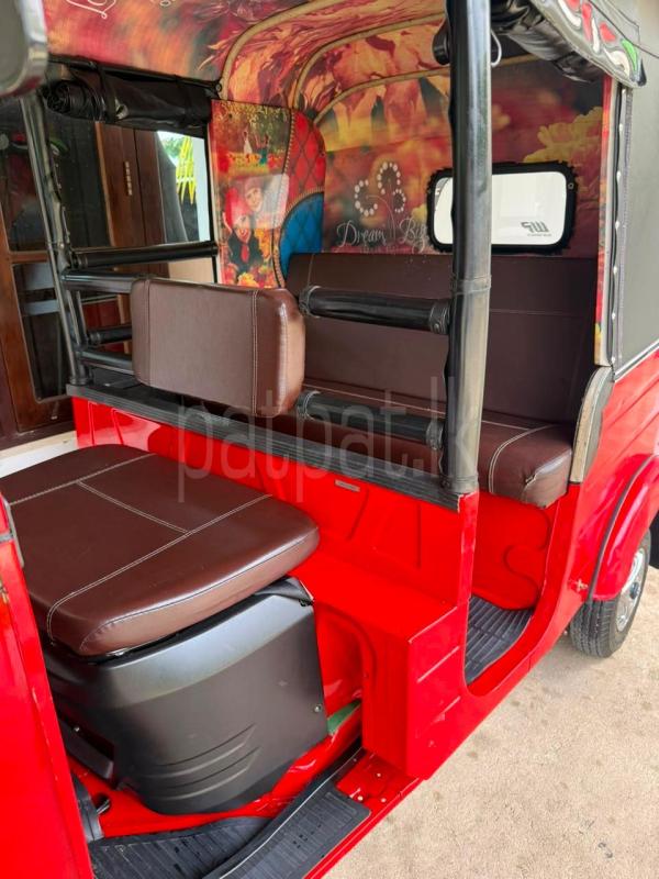 Bajaj 4 stroke 2019 - பயன்படுத்தப்பட்டது முச்சக்கர வண்டி sale in Sri Lanka - patpat.lk