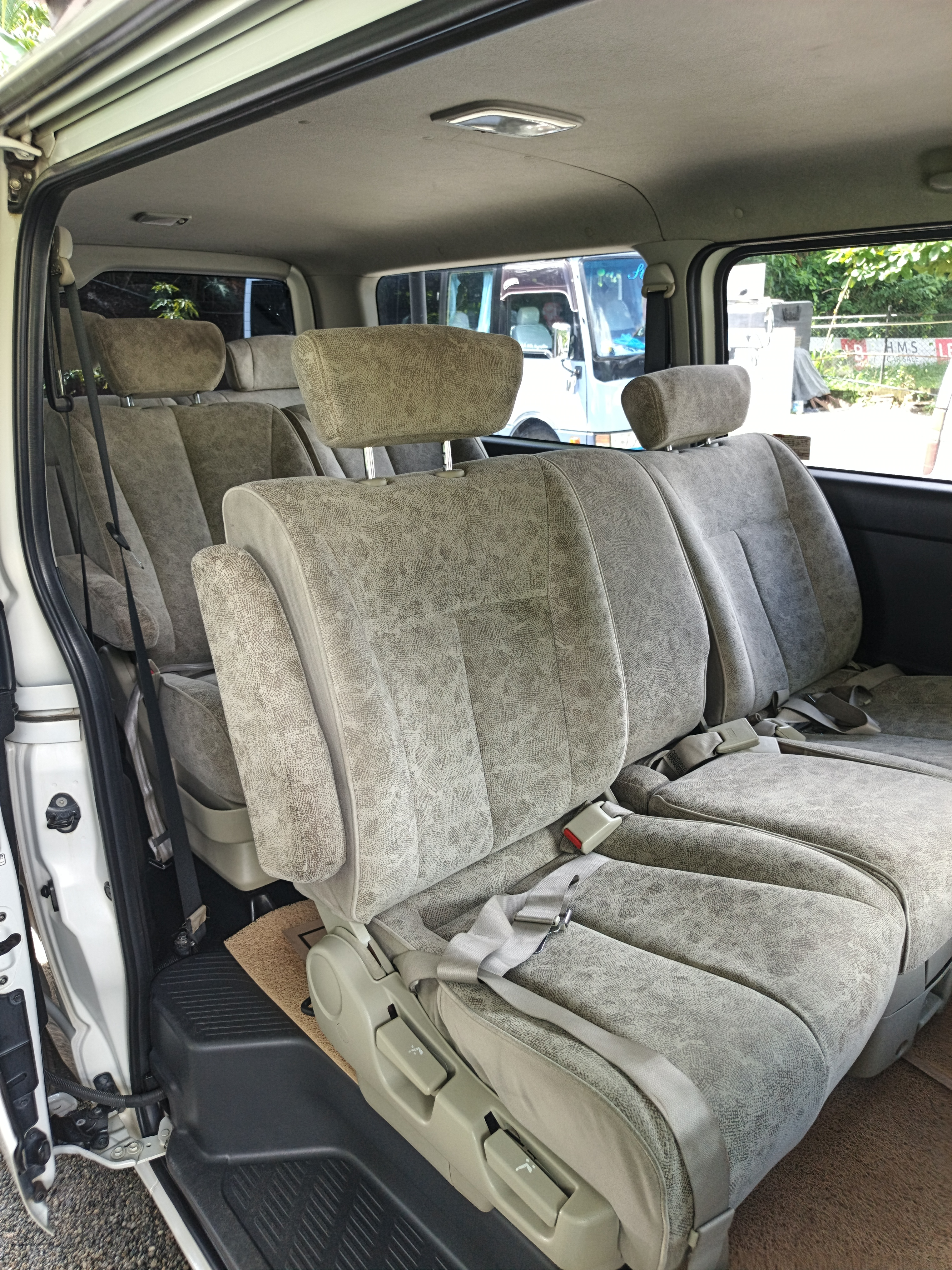 Toyota Hiace 2015 - பயன்படுத்தப்பட்டது வேன் sale in Sri Lanka - patpat.lk