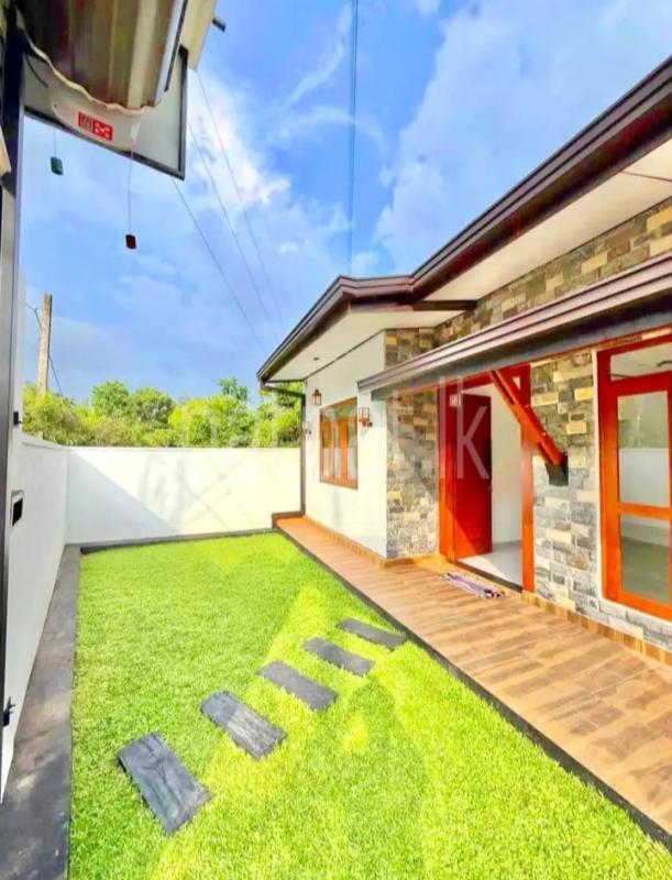 House for Sale in Athurugiriya