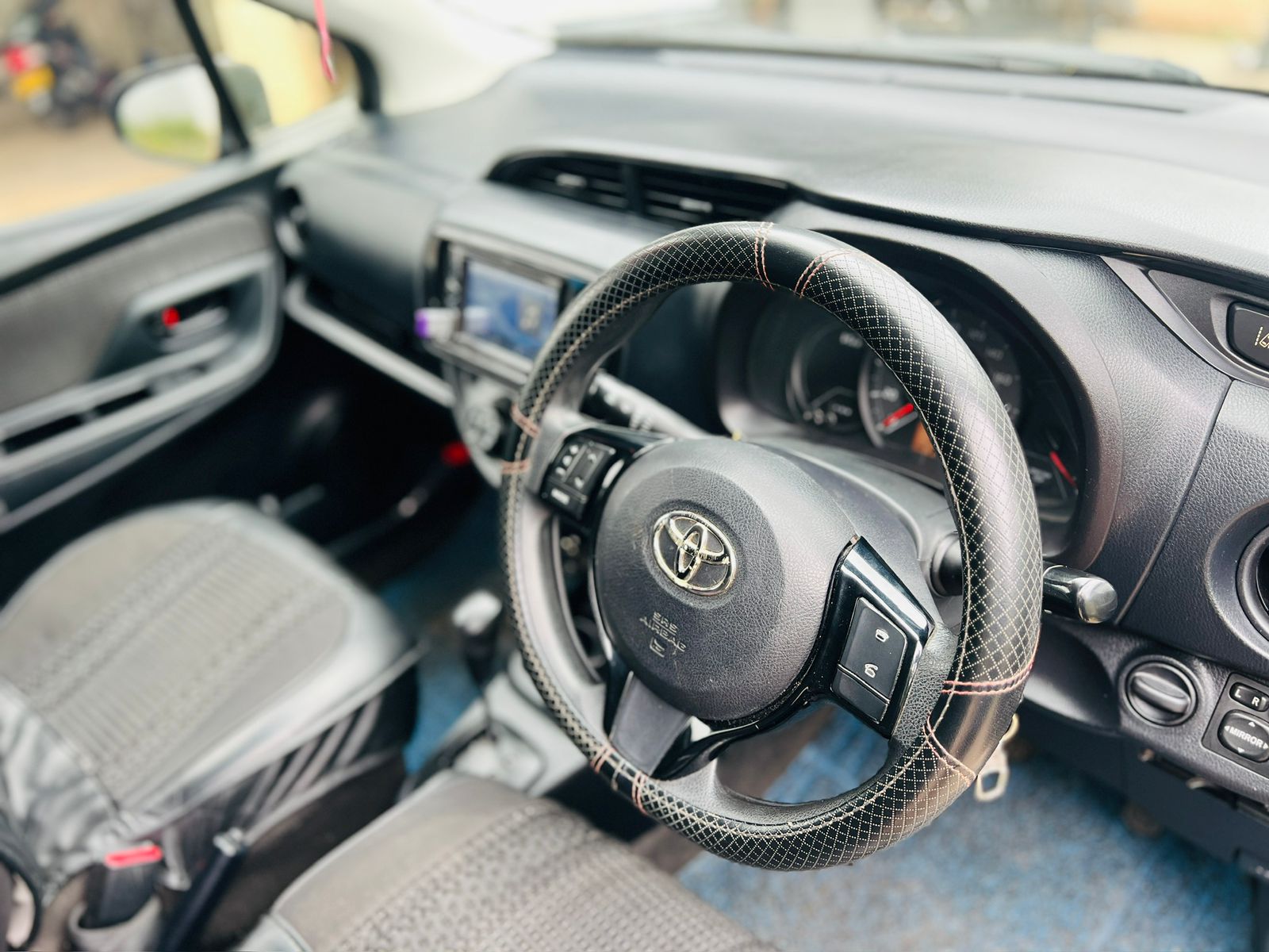 Toyota Vitz 2017 - பயன்படுத்தப்பட்டது கார் sale in Sri Lanka - patpat.lk