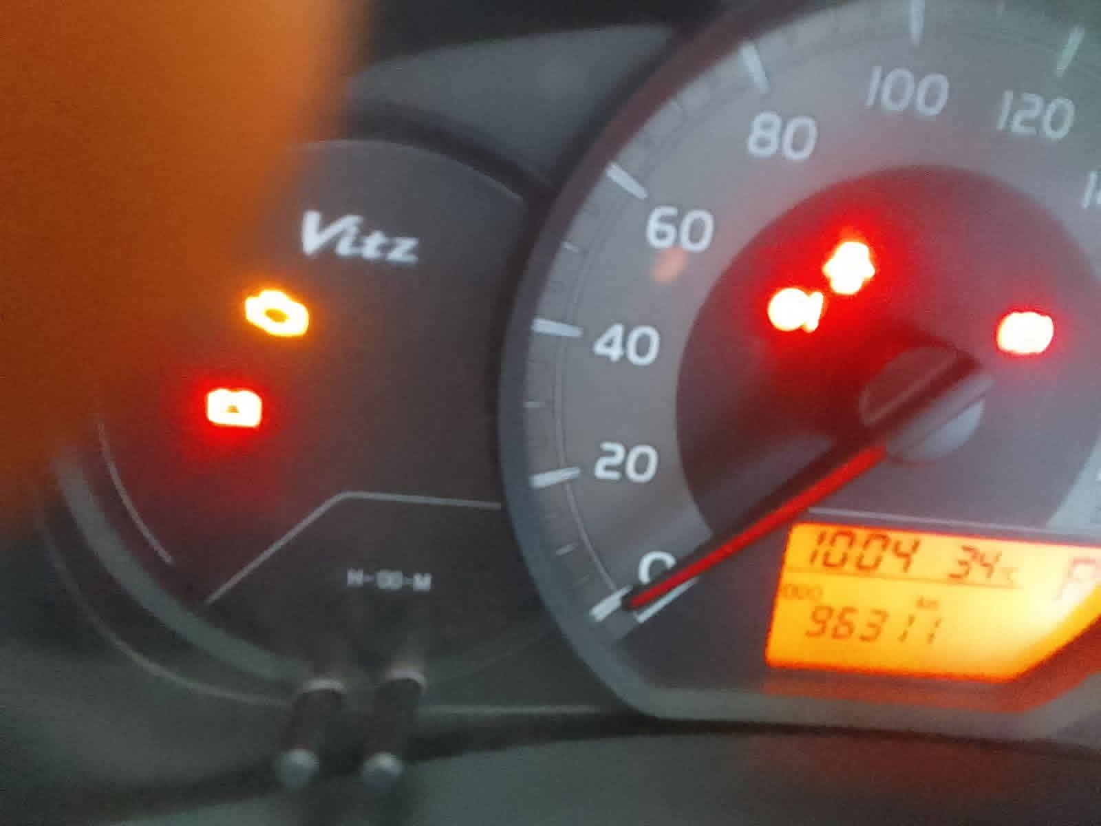 Toyota Vitz 2016 - பயன்படுத்தப்பட்டது கார் sale in Sri Lanka - patpat.lk
