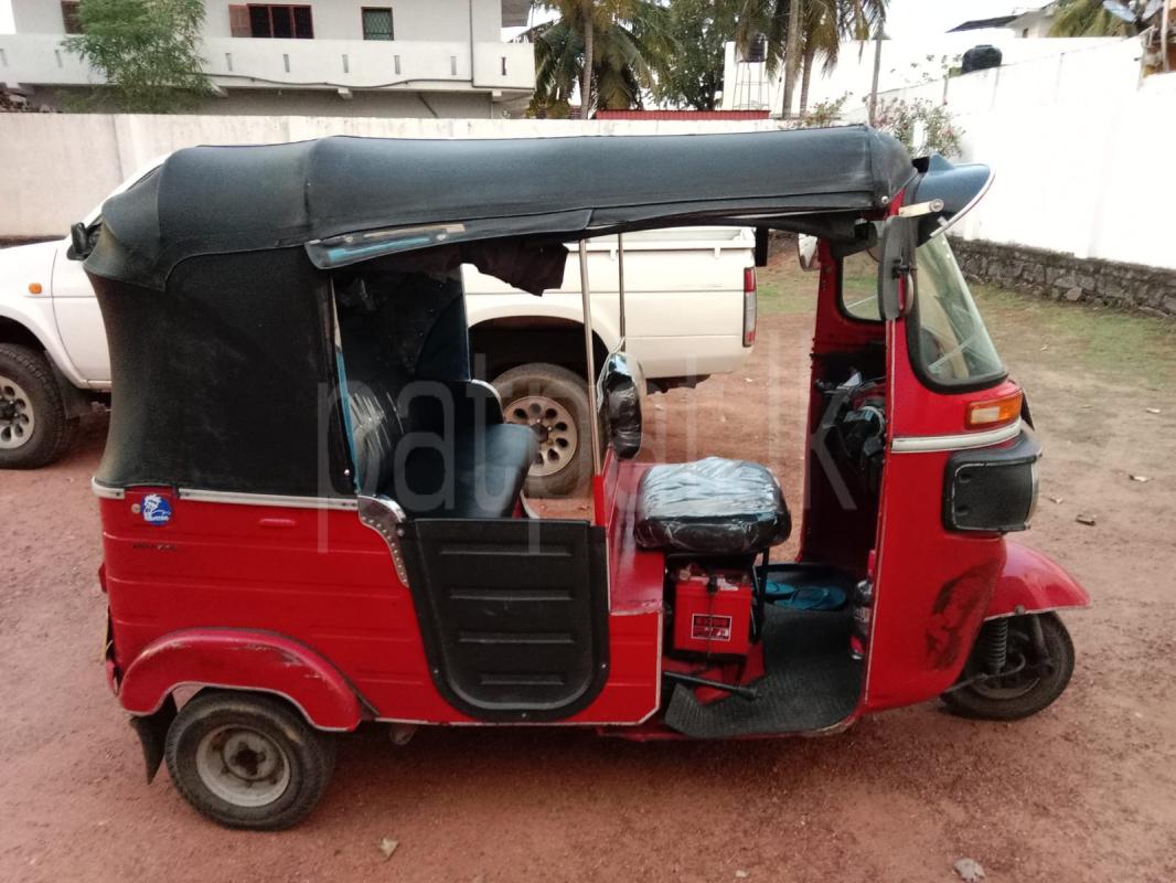 Bajaj 4 stroke 2016 - பயன்படுத்தப்பட்டது முச்சக்கர வண்டி sale in Sri Lanka - patpat.lk