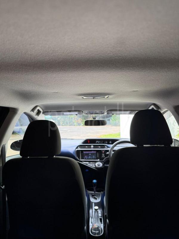 Toyota Aqua 2015 - பயன்படுத்தப்பட்டது கார் sale in Sri Lanka - patpat.lk