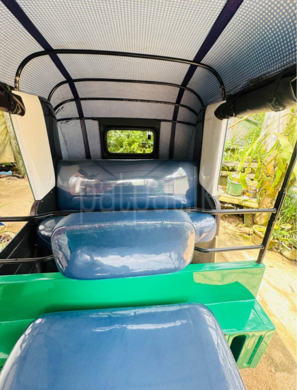 Bajaj Three Wheel 2006 - பயன்படுத்தப்பட்டது முச்சக்கர வண்டி sale in Sri Lanka - patpat.lk