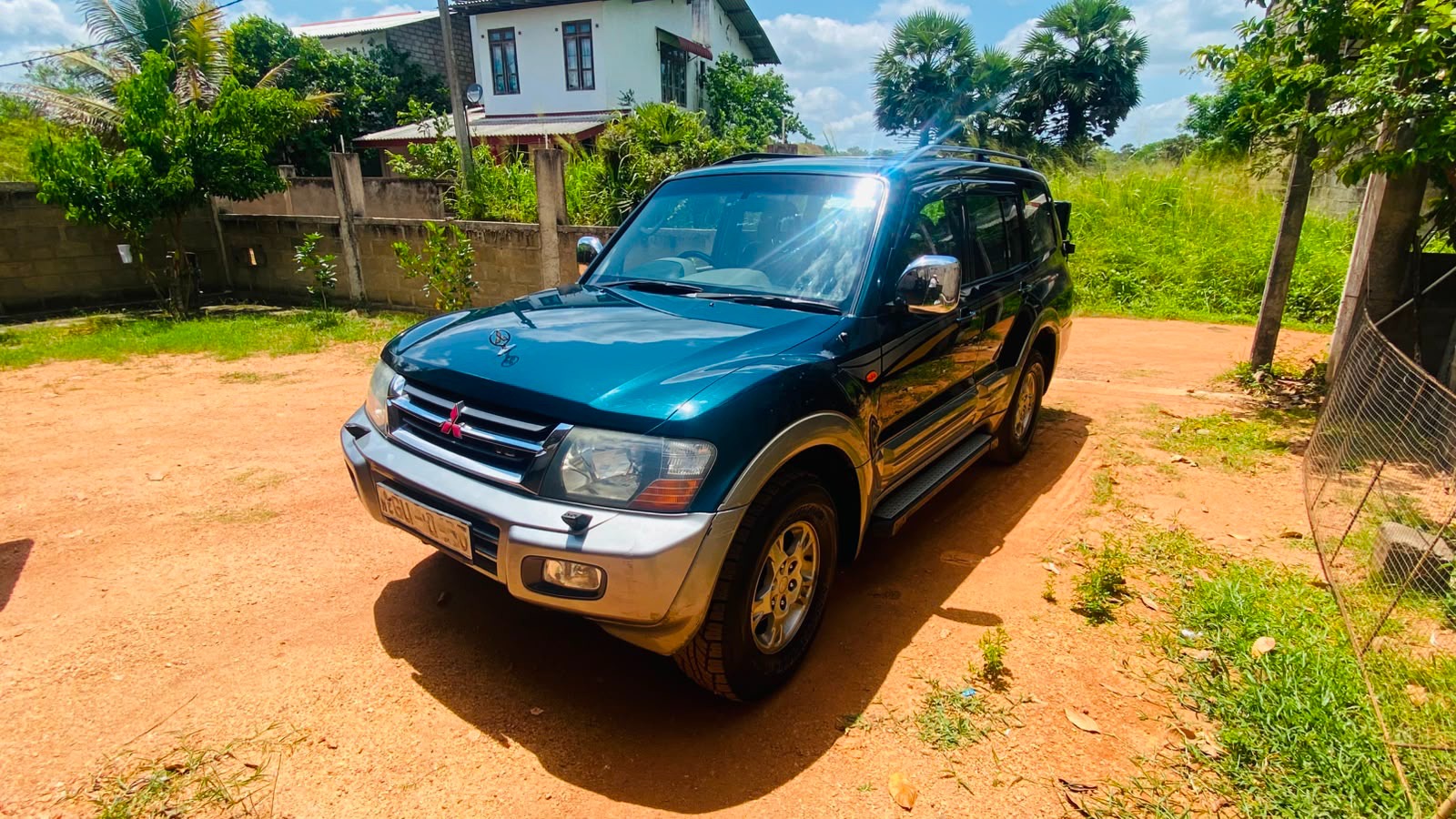 Mitsubishi Montero 2002 - பயன்படுத்தப்பட்டது SUV sale in Sri Lanka - patpat.lk