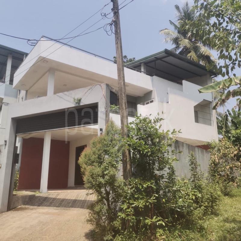 House for Sale in Athurugiriya
