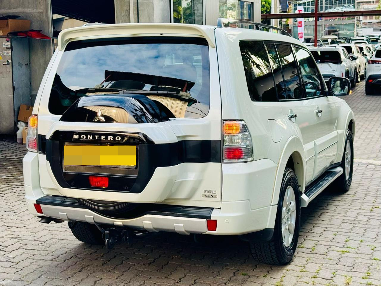 Mitsubishi Montero 2015 - பயன்படுத்தப்பட்டது SUV sale in Sri Lanka - patpat.lk