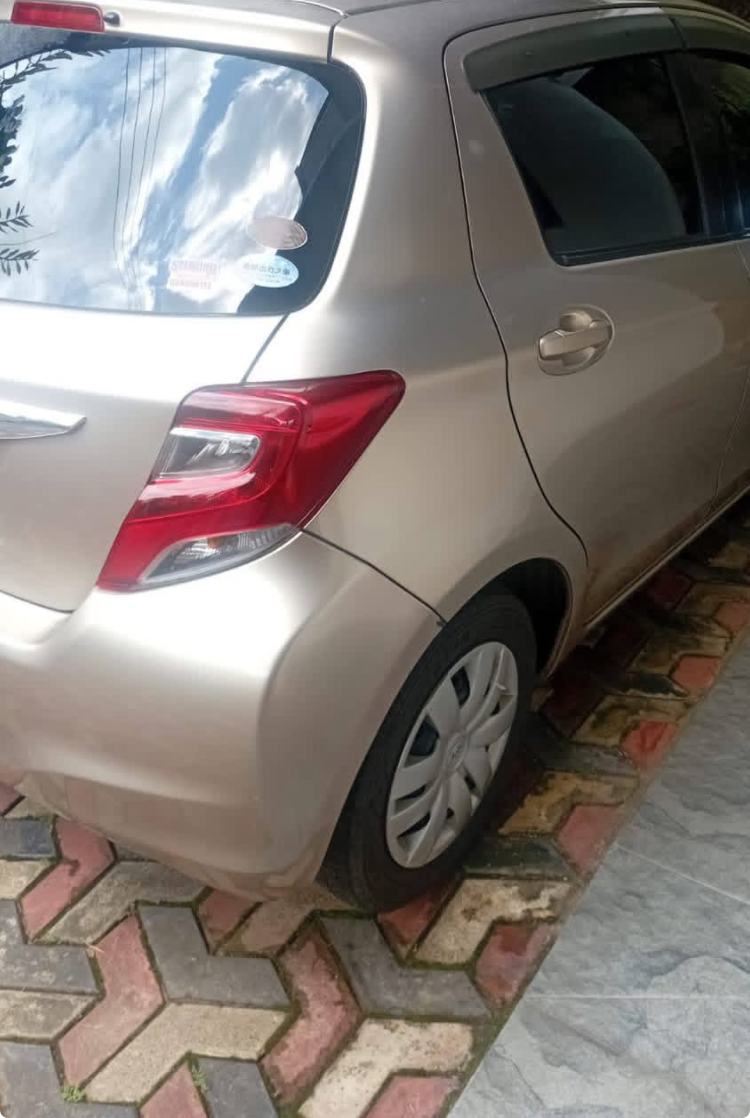 Toyota Vitz 2015 - பயன்படுத்தப்பட்டது கார் sale in Sri Lanka - patpat.lk