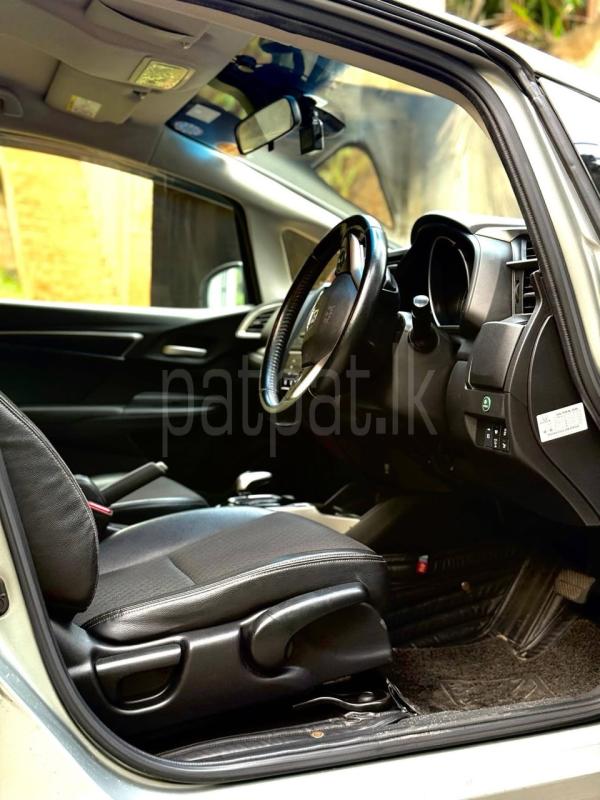 Honda Fit 2017 - பயன்படுத்தப்பட்டது கார் sale in Sri Lanka - patpat.lk