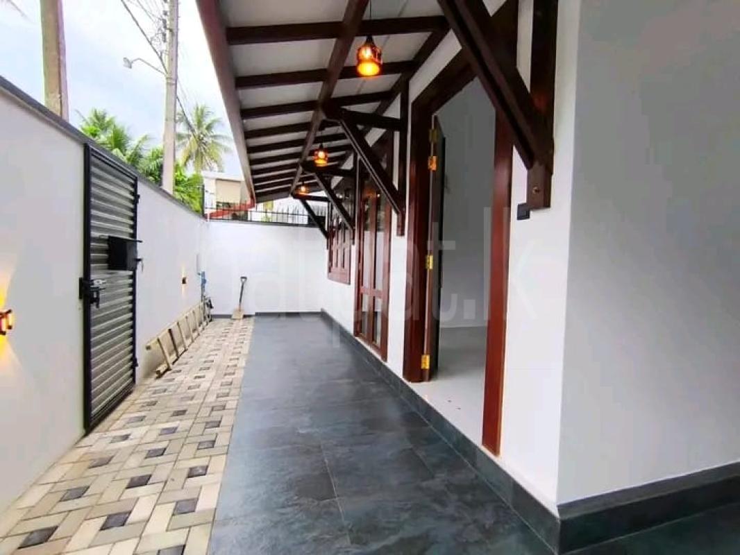 House for Sale in Athurugiriya ads-image-1