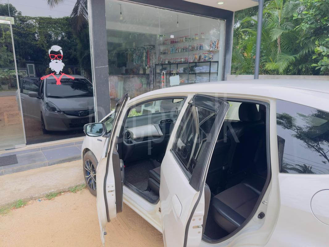 Honda Fit 2013 - பயன்படுத்தப்பட்டது கார் sale in Sri Lanka - patpat.lk