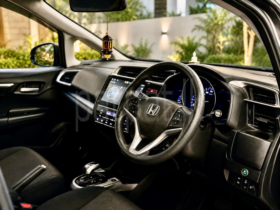 Honda Fit 2015 - பயன்படுத்தப்பட்டது கார் sale in Sri Lanka - patpat.lk
