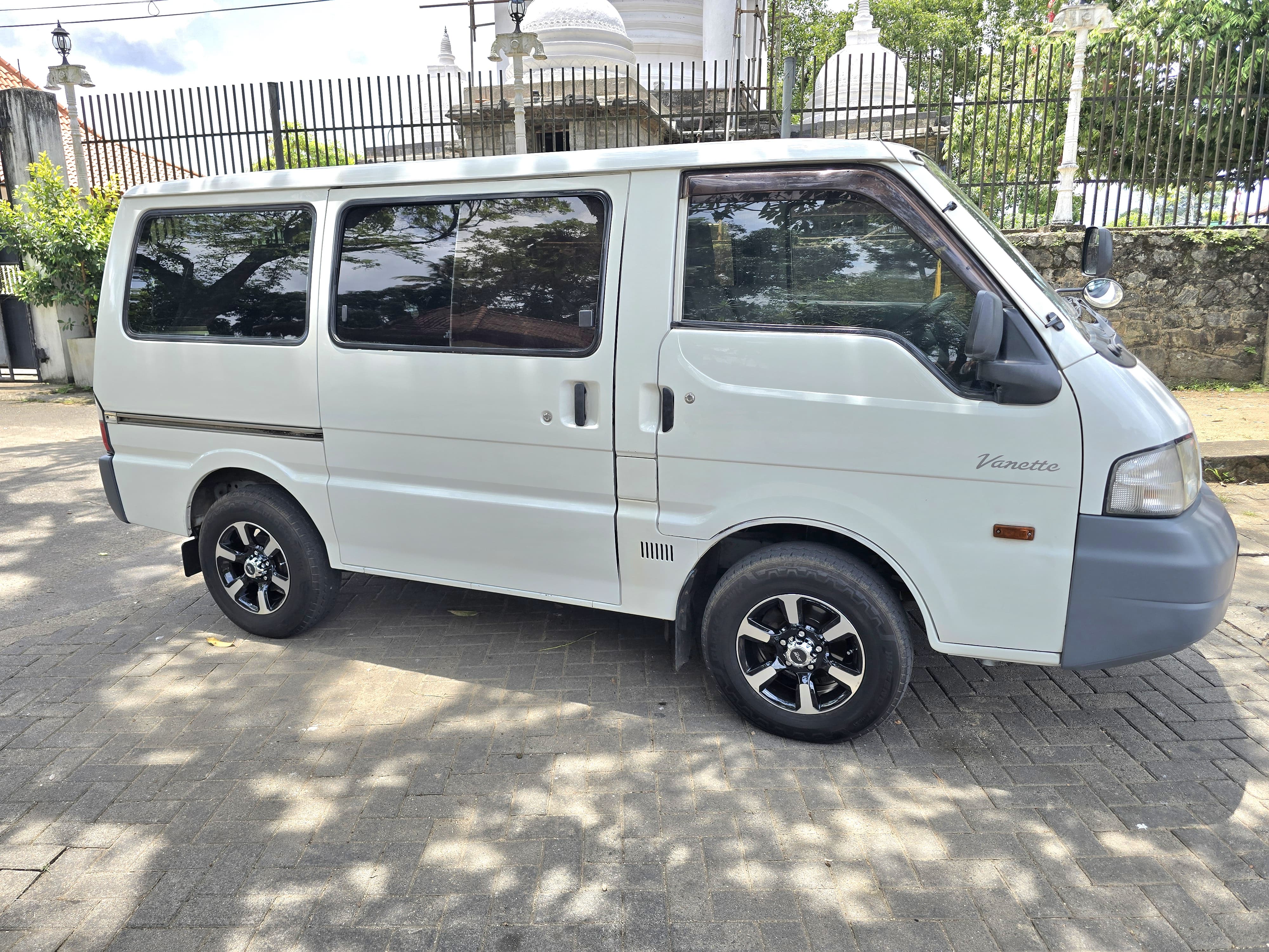 Nissan Vanette 2006 - பயன்படுத்தப்பட்டது வேன் sale in Sri Lanka - patpat.lk