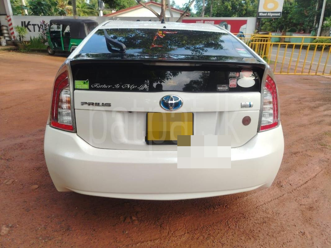 Toyota Prius 2014 - பயன்படுத்தப்பட்டது கார் sale in Sri Lanka - patpat.lk