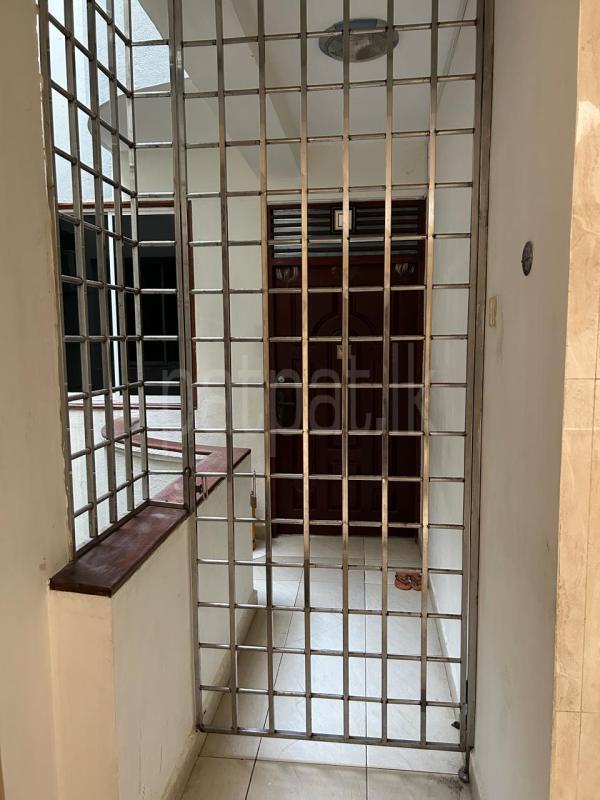 Unfurnished Apartment for Sale in Bambalapitiya (Colombo 04)