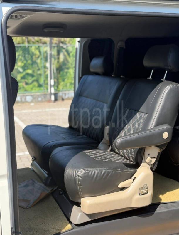 Toyota Hiace 2016 - பயன்படுத்தப்பட்டது வேன் sale in Sri Lanka - patpat.lk