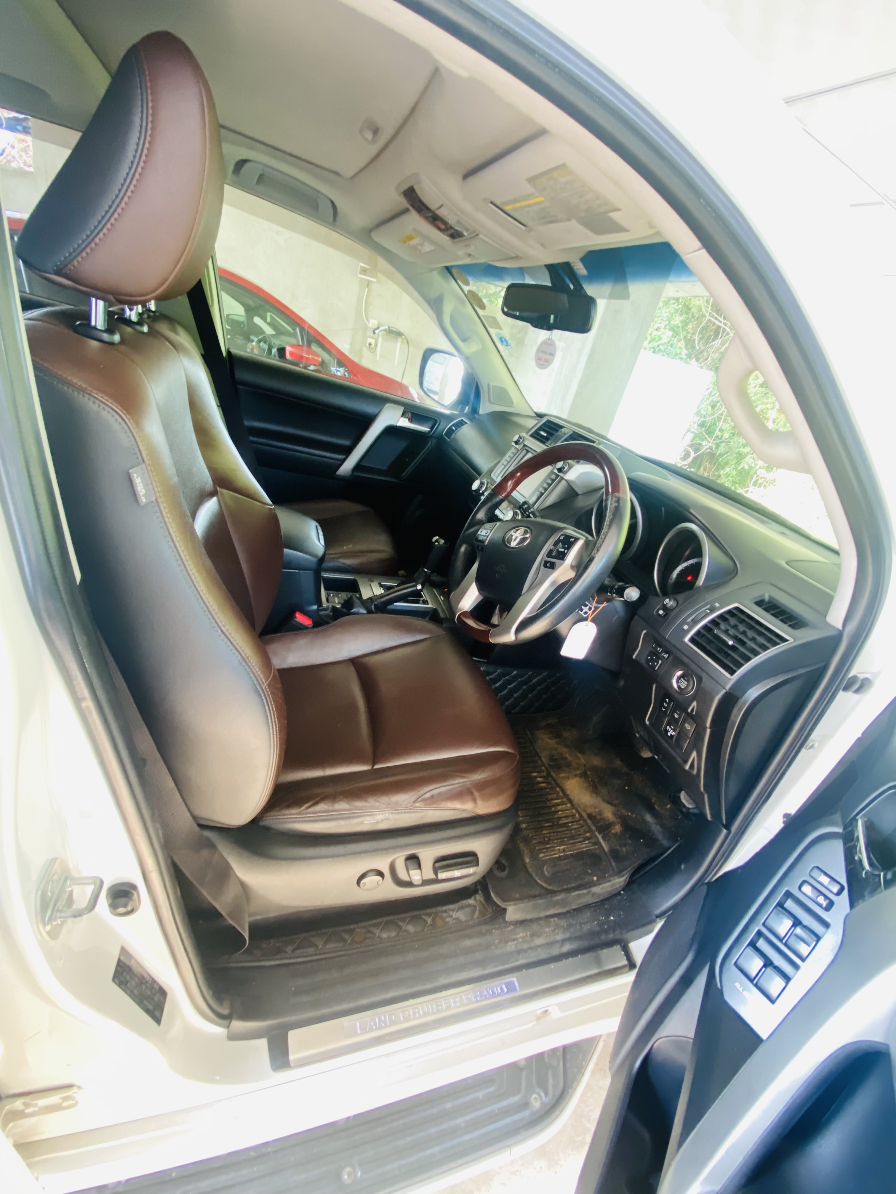 Toyota Land Cruiser Prado 2017 - பயன்படுத்தப்பட்டது SUV sale in Sri Lanka - patpat.lk